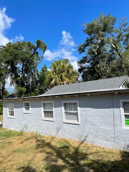 Building Photo - 8722 N Brooks St