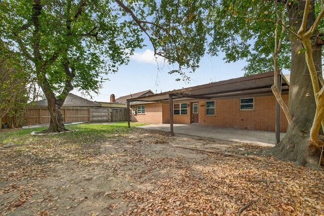 Building Photo - 2609 Raspberry Ln