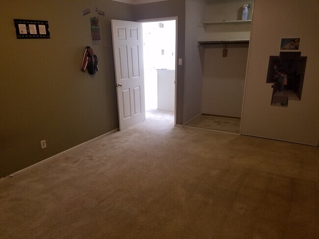 Building Photo - 471 Joost Ave