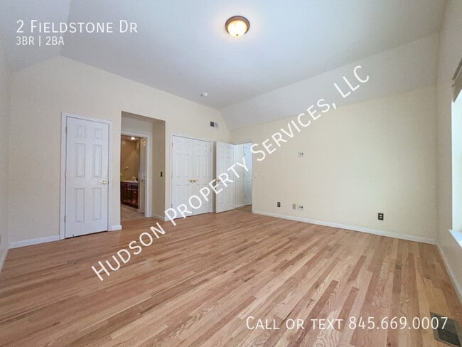 Building Photo - 2 Fieldstone Dr