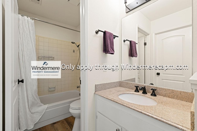 Building Photo - Beautiful Townhome in Orangvale