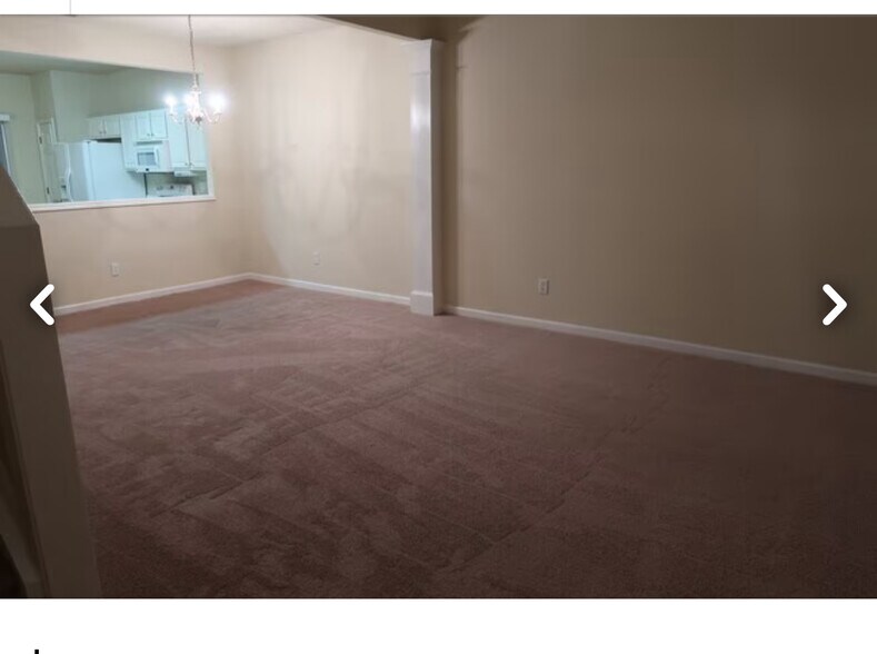 Dining room - 200 Durston Loop