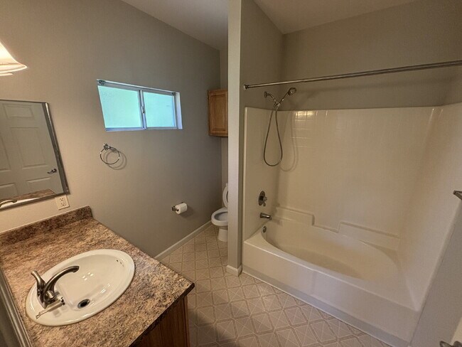 Building Photo - 2 BED 2 BATH CONDO IN GATED COMMUNITY WITH CLUBHOUSE AMENITIES