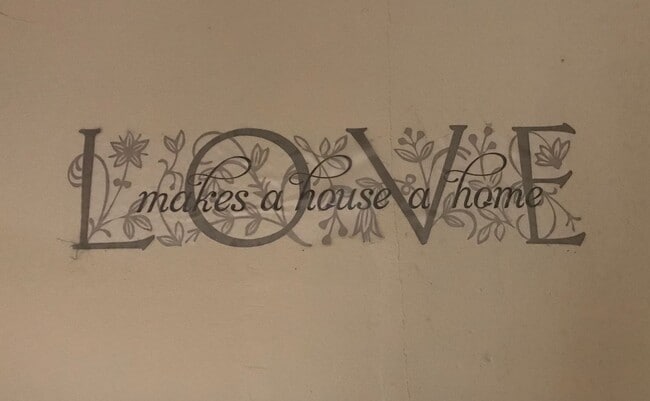 Building Photo - Nice, 4BR rancher with appliances, attached garage and fenced back yard.