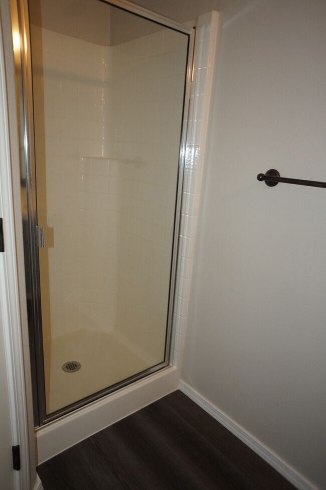 Building Photo - Spectacular NW Portland 3 bedroom Townhouse