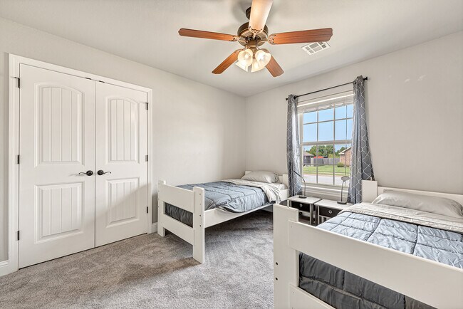 Building Photo - 1801 SW Ashbury St