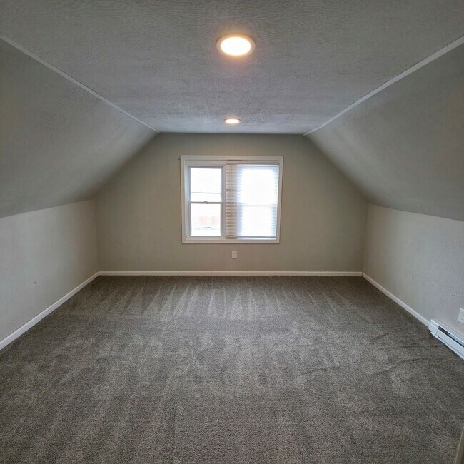 Building Photo - 1394 Larchmont Rd