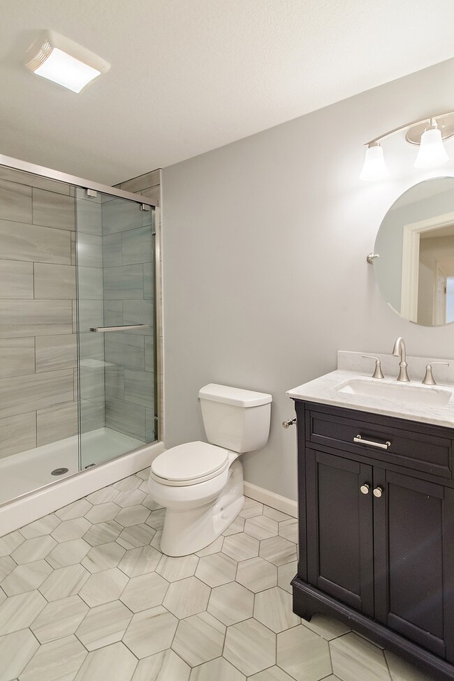 Building Photo - Gorgeous 4 Bedroom home in Blue Valley Schools