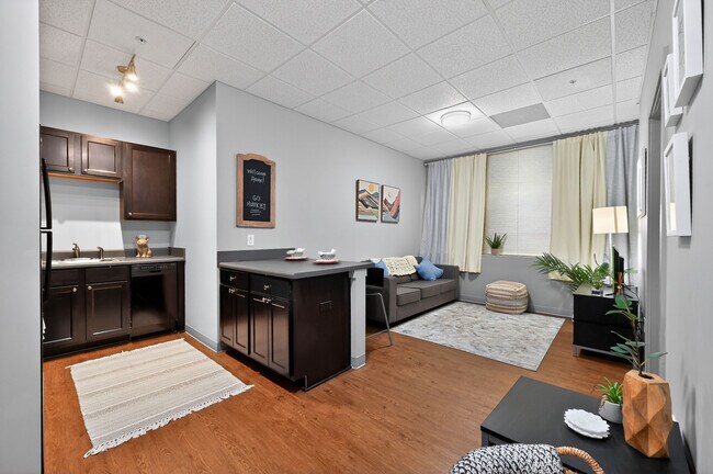 Building Photo - University Plaza Apartments
