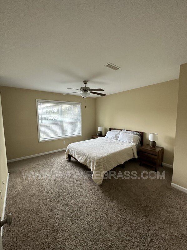 Building Photo - 214 Winterberry Way