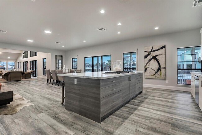 Building Photo - 1239 Hawaii Dr
