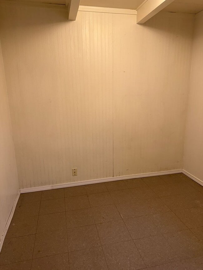 Building Photo - 8580 Lybbert Dr NE