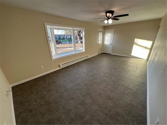 Building Photo - 205 NE 5th St