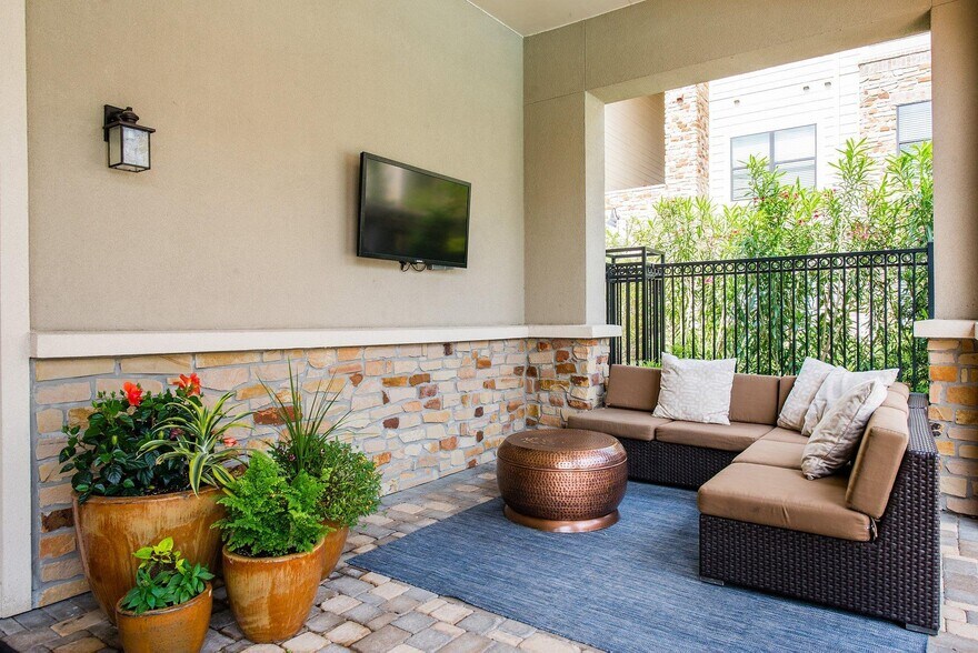 Building Photo - 18021 Kingsland Blvd