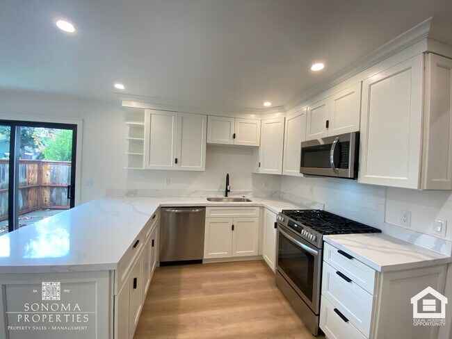 Building Photo - Modern Downstairs 2-Bedroom Unit Minutes from Sonoma Plaza
