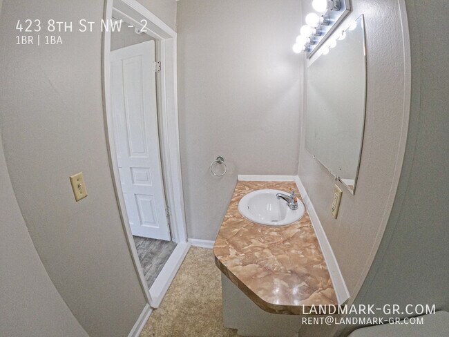 Building Photo - 423 8th St NW