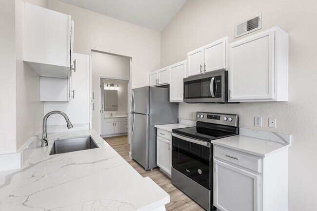 Building Photo - ** FAIRWAY PRESERVE ** 1 BED / 1 BATH CONDO - PET OK! - LAKE VIEW - NORTH NAPLES - ANNUAL RENTAL