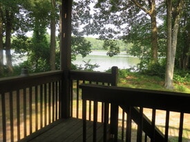 Building Photo - 16 Greenbriar Dr