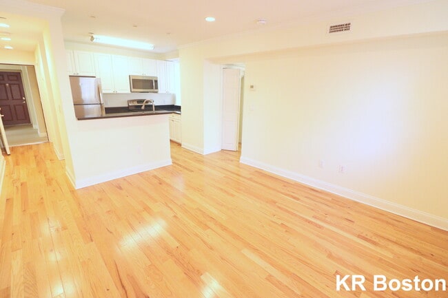 Building Photo - 10 Chauncy St