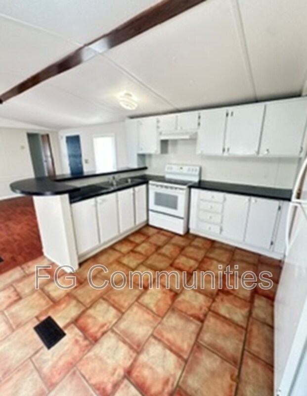 Building Photo - 17 Glimmer Dr