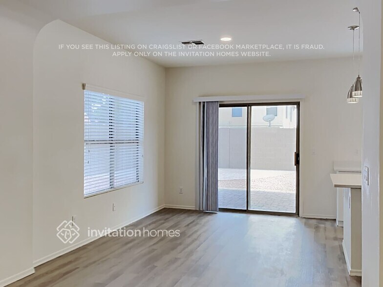 Building Photo - 10643 E Bramble Ave