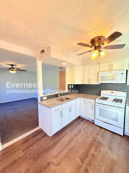 Building Photo - 9433 Sylvia St