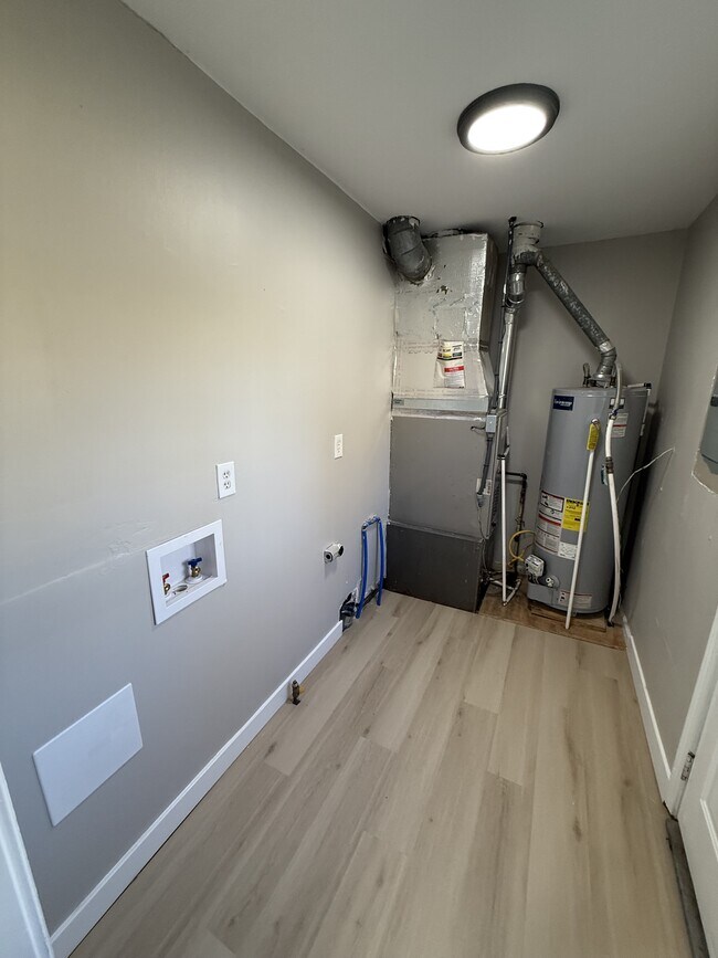 Building Photo - 1412 Wolf Ct