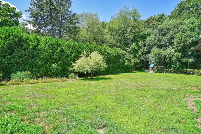 Building Photo - 293 Brainard Rd