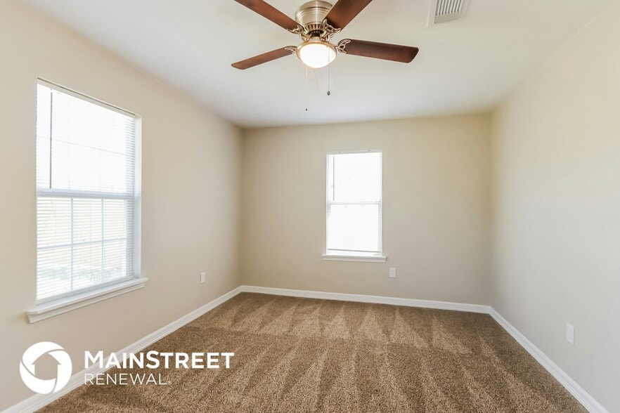 Building Photo - 8006 Lynette St