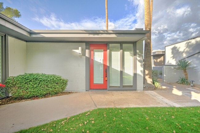 Building Photo - Ready to View Now! Arcadia Lite - 2 bedroom/1 Bath- Adorable Condo and Community-W/T/S are included!