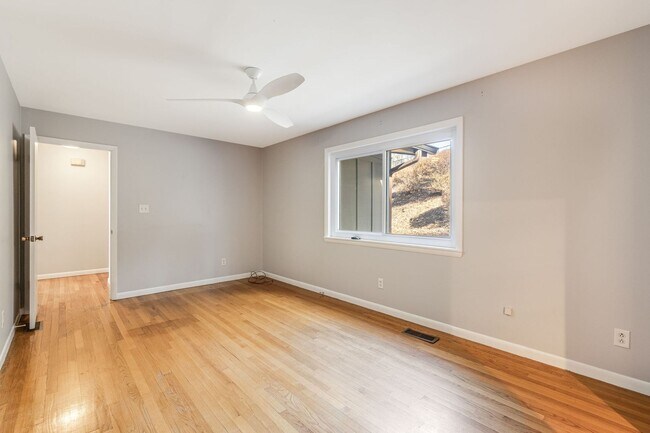 Building Photo - Updated 2-Bedroom Home in Gorgeous Woodland Hills (Landscaping Included)