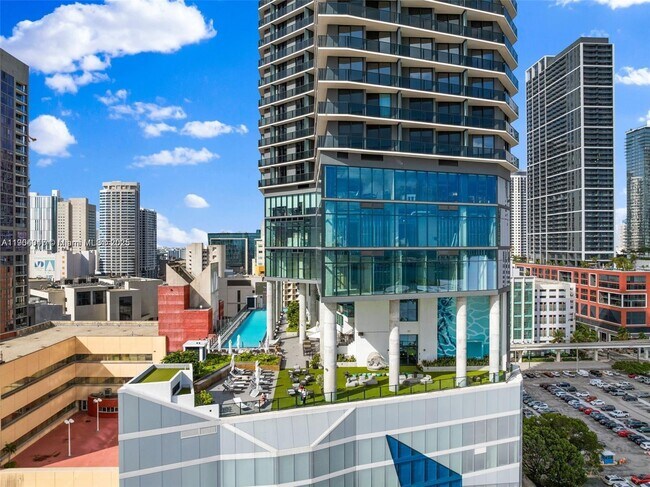 Building Photo - 398 NE 5th St