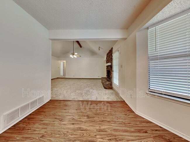 Building Photo - 816 Castleview Dr