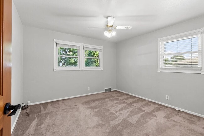 Building Photo - 2112 E 10th Ave