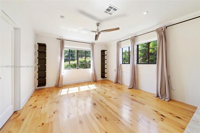 Building Photo - 501 NW 45th St