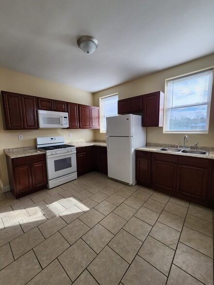 Primary Photo - 280 Norton St