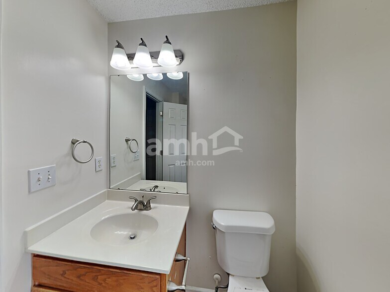 Building Photo - 500 Pawley Dr