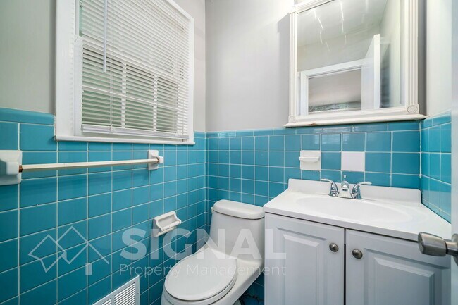 Building Photo - 1288 Hiawatha Dr NE