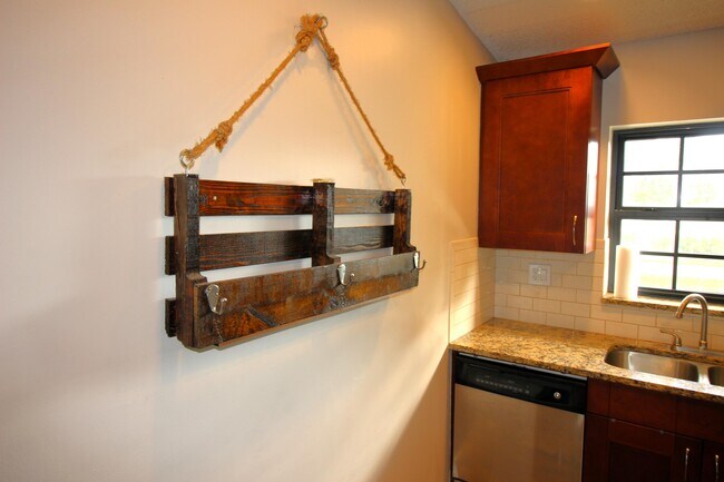 Building Photo - 2900 Olivewood Terrace