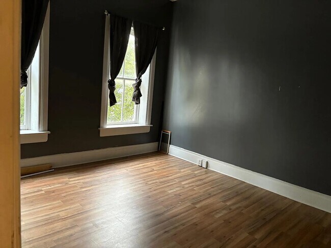 Building Photo - 212 W Martin St