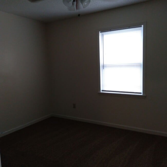 Building Photo - 26 Mustang Ct