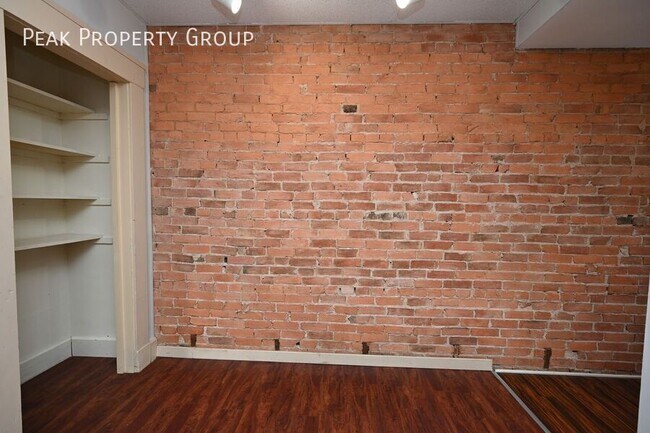 Building Photo - 32 E Hollister St
