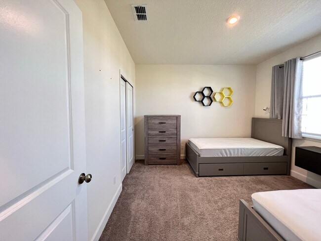 Building Photo - Gorgeous Furnished Home in Winter Garden!