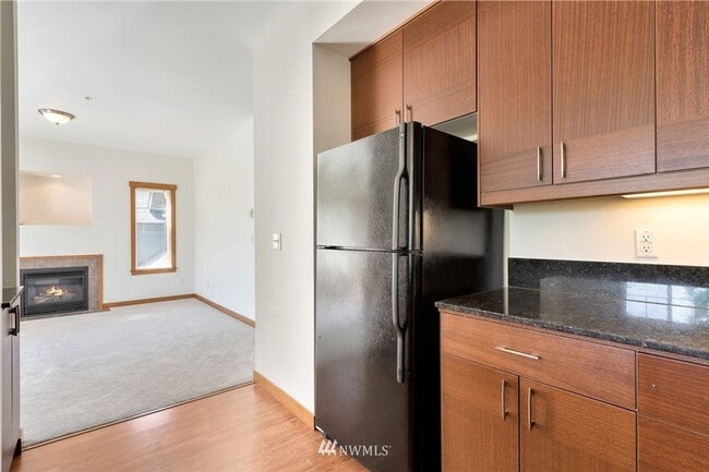 Building Photo - $500 Off 1st Month's Rent! 2 Bedroom Condo...
