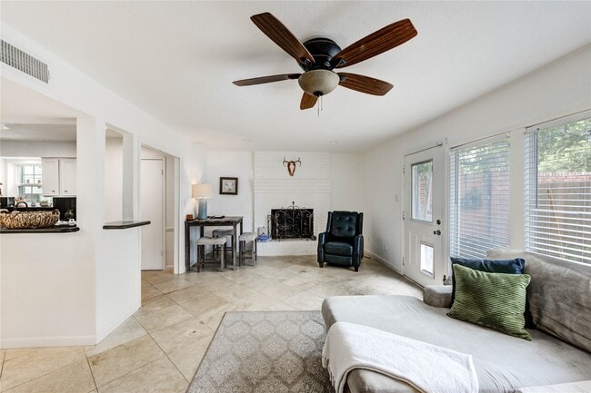 Building Photo - 13050 Trail Hollow Dr