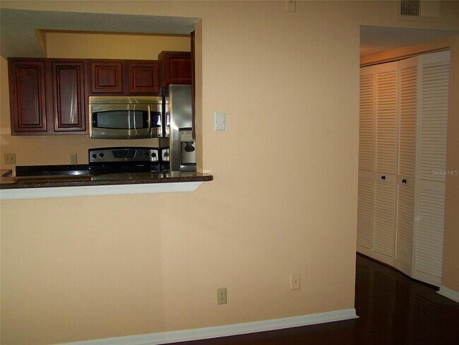 Building Photo - 1037 S Hiawassee Rd