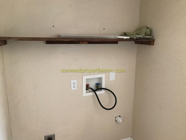 Building Photo - 3 Bedroom, 2 Bath, Fireplace and Fenced Ba...