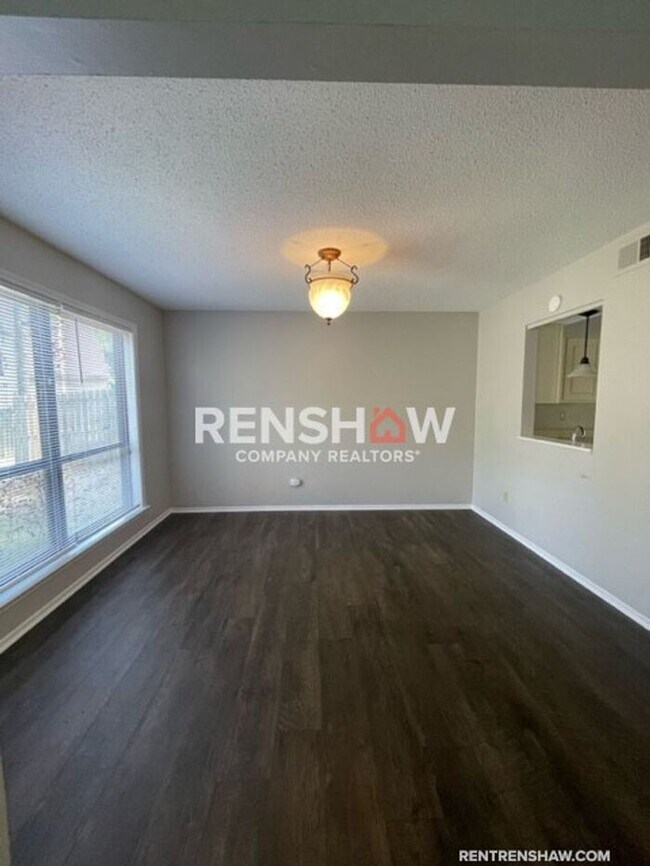 Building Photo - Unique 3 Bed / 2.5 Bath Condo - Move in Re...