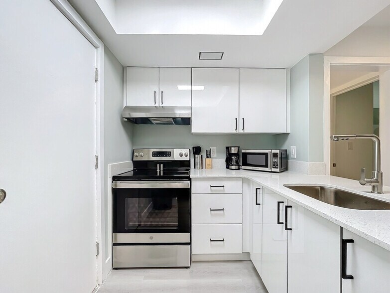 Building Photo - 1401 SE 15th St