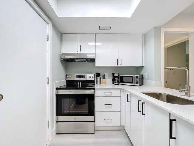 Building Photo - 1401 SE 15th St